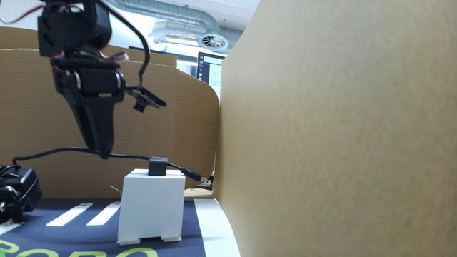 Real SO-101 arm: Unclip a cable